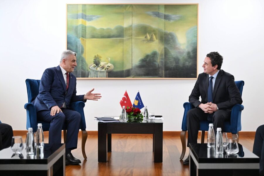 Kurti i kërkon ndihmë Turqisë për ndërtimin e një linje të re ajrore Kosovë-SHBA