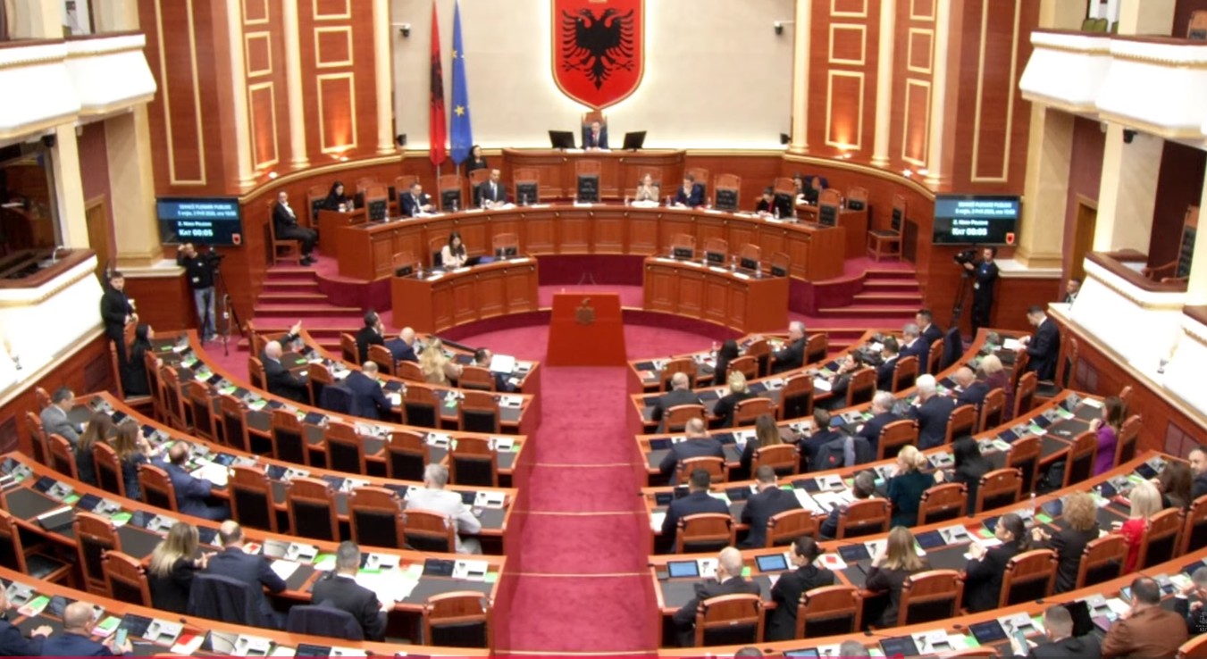 Skandali i AKSHI-t, PD depoziton kërkesën në Kuvend për ngritjen e Komisionit Hetimor