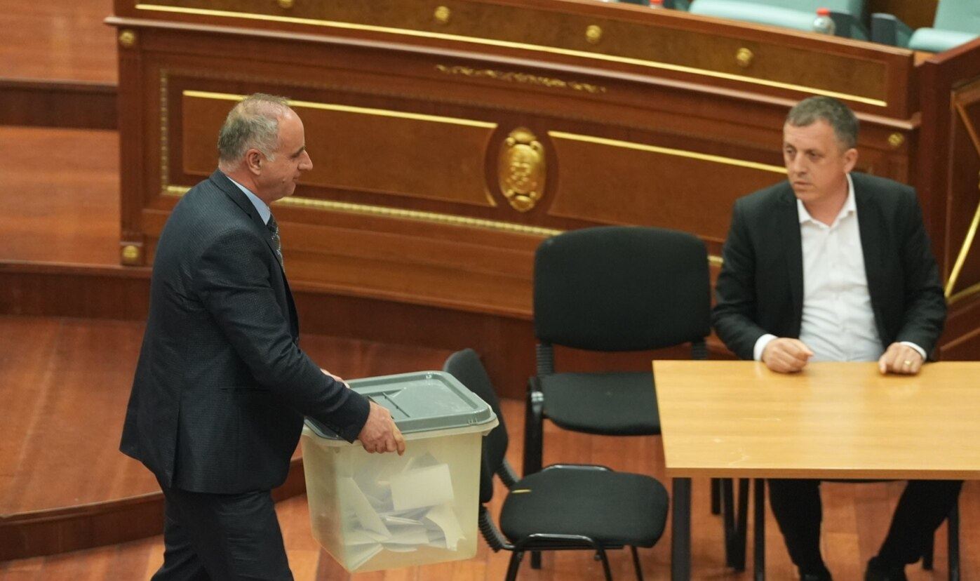 Lëvizja Vetëvendosje propozoi dy emra për President të ri të Kosovës, sot afati i fundit kushtetues! Çfarë pritet të ndodhë në Parlament