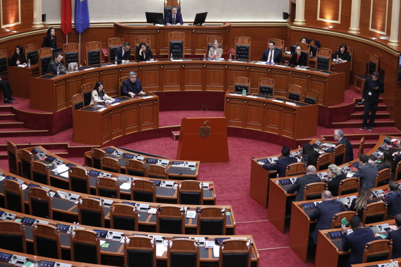 Kuvendi sot në seancë plenare/ Interpelanca me ministrat, projektligje dhe komisione hetimore në rend dite