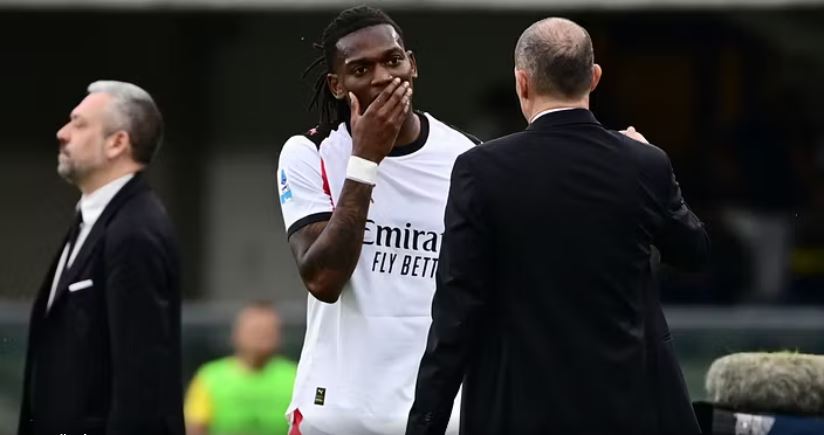 Leao kundërshtoi zëvendësimin por Allegri ju përgjigj: S’mund të luajmë me 12 lojtarë!