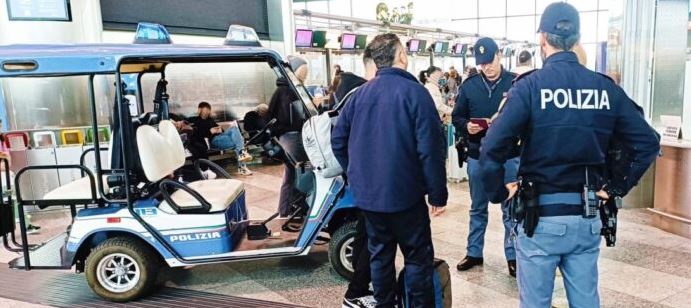 Po priste gruan dhe fëmijën, shqiptari i kërkuar për tentativë vrasjeje arrestohet në aeroportin e Malpensas! I gjenden armë, gjurmues dhe…