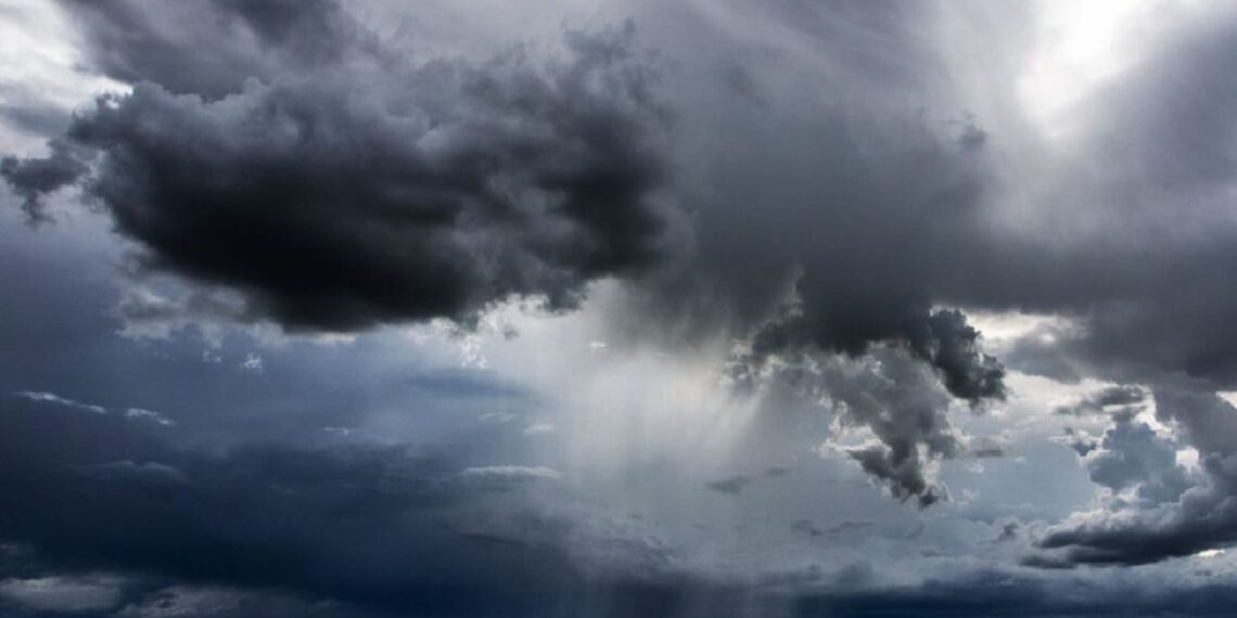 Në orët e pasdites priten edhe reshje shiu! Parashikimi i motit për këtë të hënë