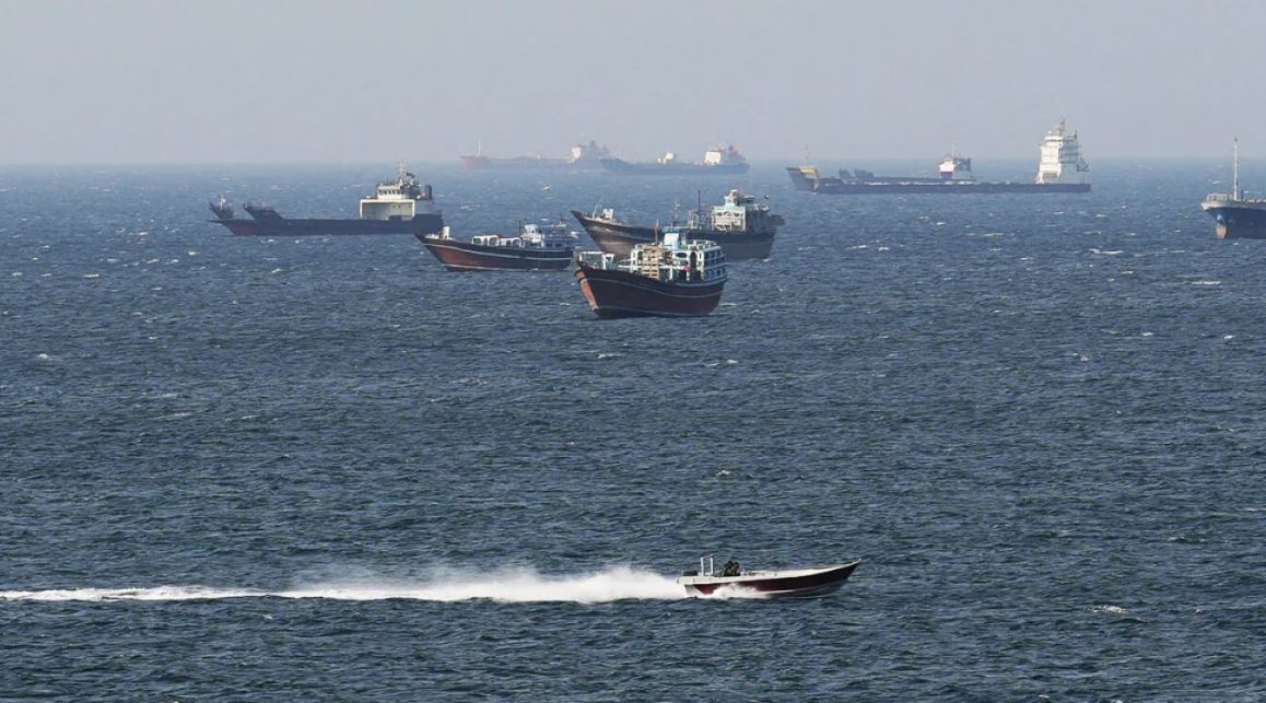 Teherani do ia kalojë me ligj ushtrisë kontrollin e Ngushticës së Hormuzit, ligji i propozuar parashikon që pagesat të bëhen në rialë iranianë!