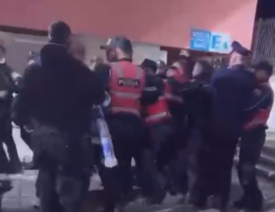 Përplasja e Policisë me tifozët, shikoni çfarë ndodhi pas sfidës në “Loro Boriçi”