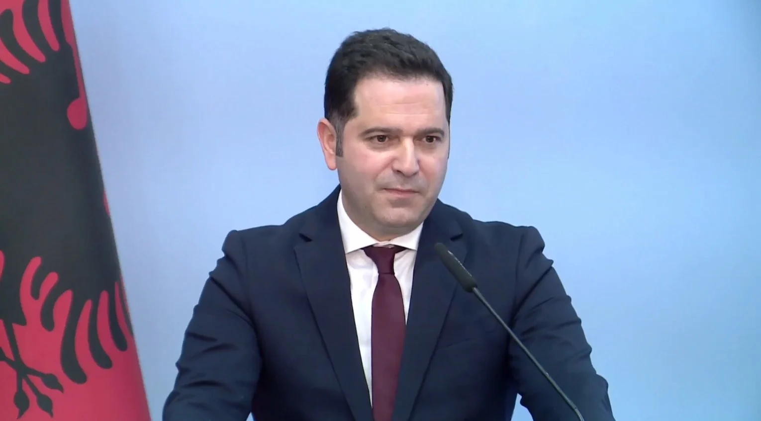 Bizneset kërkojnë lehtësira për karburantet, ministri i Financave: Ndihma fillimisht për shtresat në nevojë