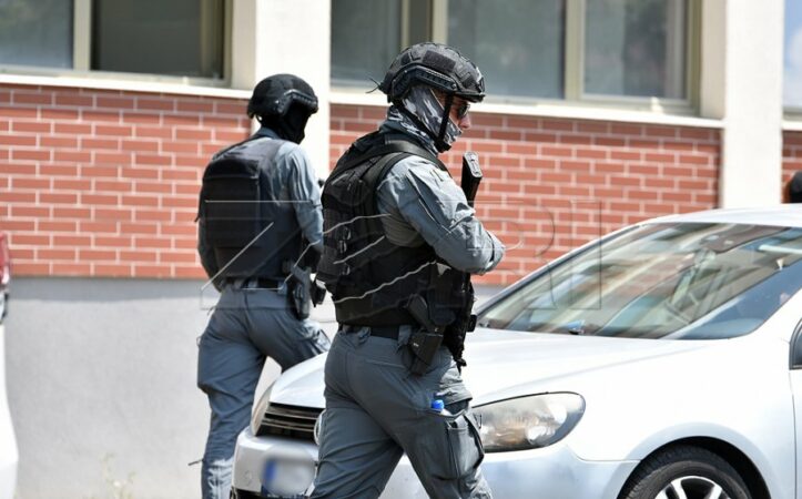 Operacion i madh i policisë në Mitrovicë dhe Vushtrri, 26 të arrestuar e mijëra euro të sekuestruara