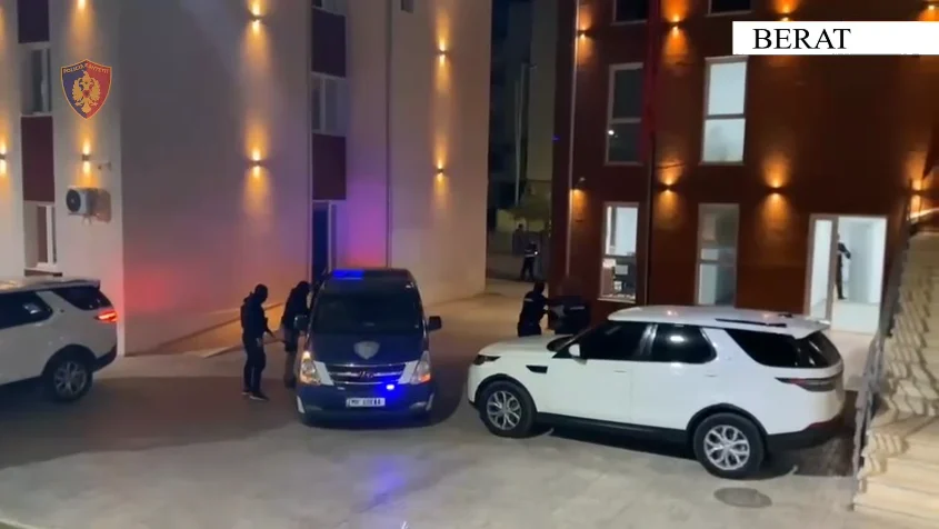 Shisnin drogë në lagjet e Beratit, arrestohen pas një hetimi 6-mujor katër persona  