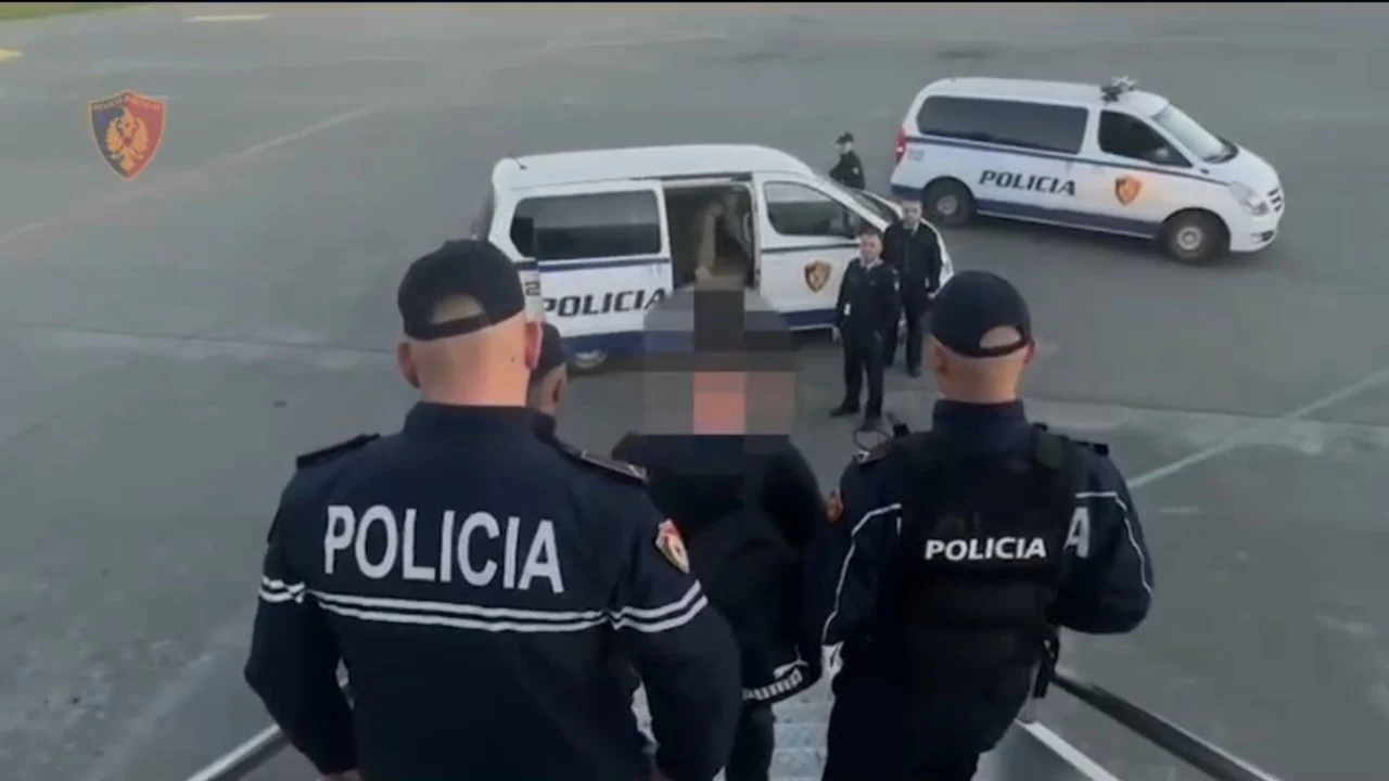 Ekstradohet në Shqipëri Aleks Ndreka, pjesë e grupit kriminal dhe organizuesi i pritave për vrasjen e tre personave