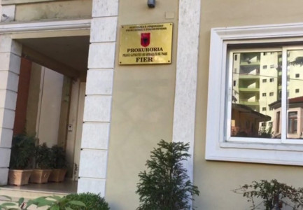 Rekrutoi nxënësin e mitur me vështirësi ekonomike për shpërndarje droge, Prokuroria çon në gjyq policin e “Shqiponjave”!