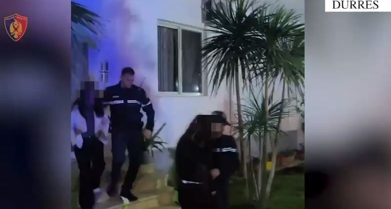 Arrestohen 4 prostitutat kineze në Durrës, procedohen edhe klientët shqiptarë që u kapën në flagrancë (VIDEO)