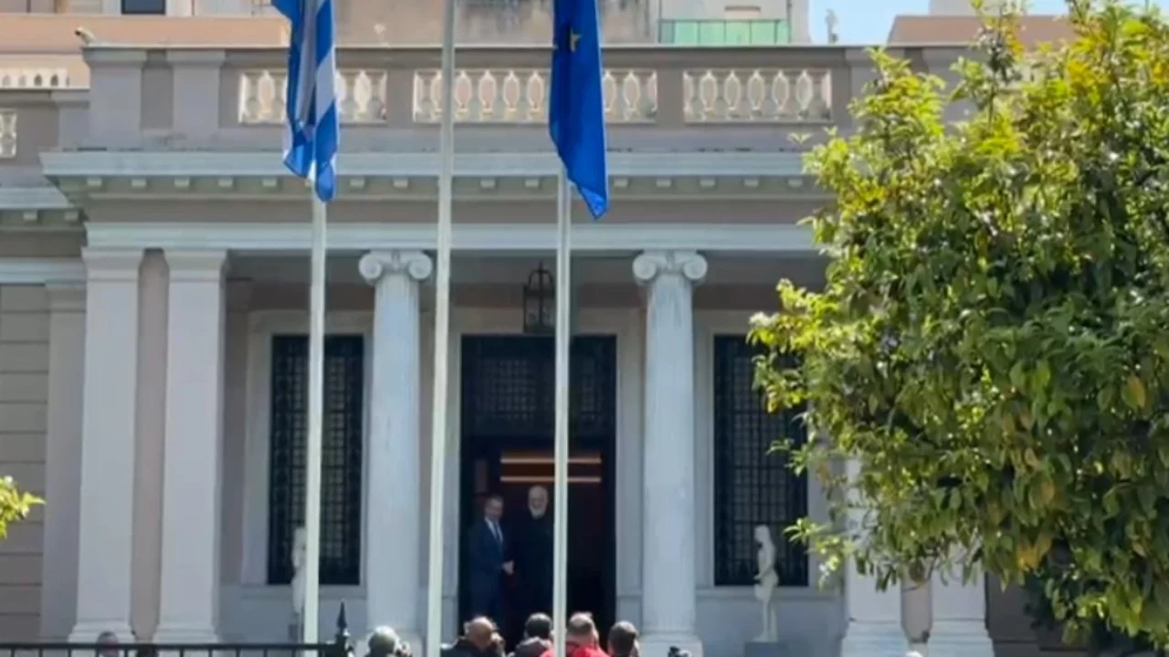 Vizita zyrtare në Athinë, kryeministri Edi Rama pritet nga Mitsotakis