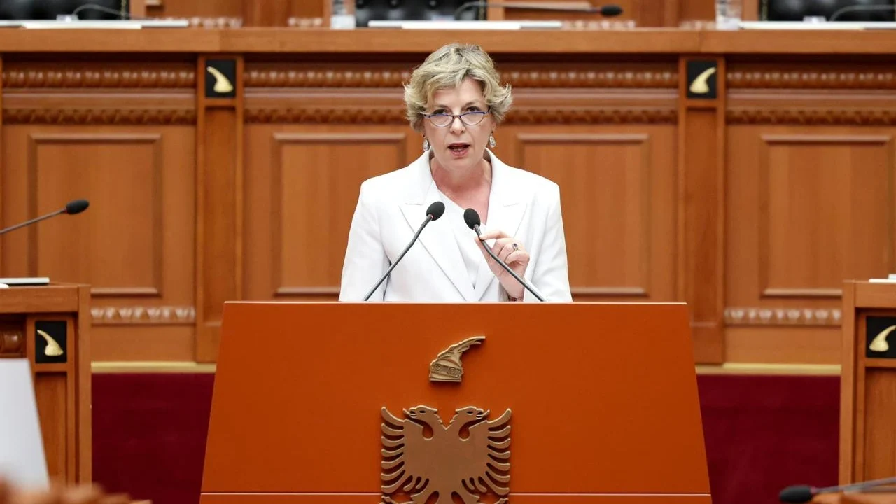 Interpelanca për shëndetësinë, ministrja Sala: Shërbimin onkologjik po e çojmë pranë pacientit, analizat vijojnë të bëhen normalisht