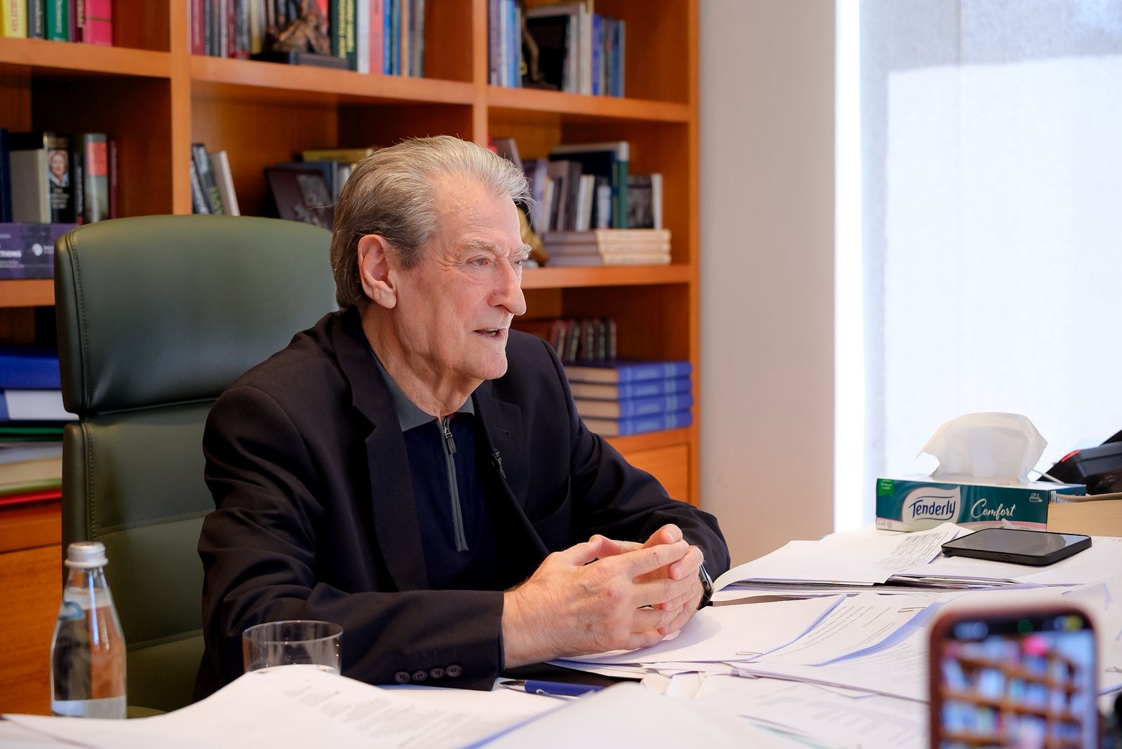 Berisha: Apartamentet e zyrtarëve të korruptuar po transferohen me urdhër të Ramës në emra anonimë! 