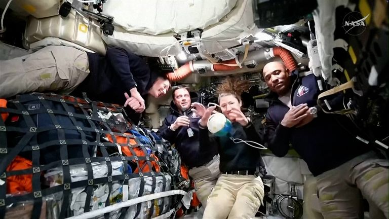 4 astronautët e “Artemis II” po vijnë drejt Tokës. Momenti më kritik i kthimit, hyrja në atmosferë me rreth 30 000 km/orë