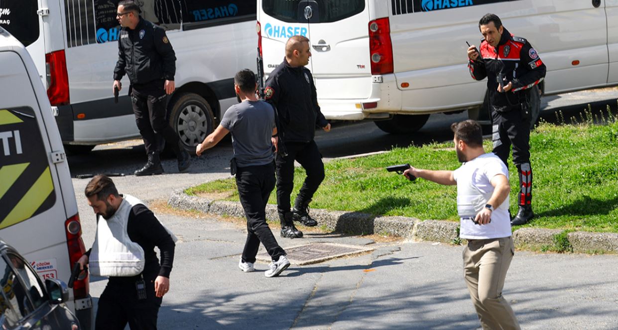 Sulmi i armatosur në konsullatën izraelite në Stamboll, dy autorë të vrarë, plagosen edhe policë