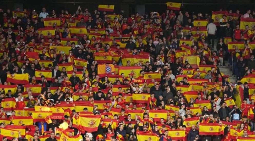 Tifozët e Spanjës me thirrje skandaloze në stadium: Kush nuk kërcen, është mysliman