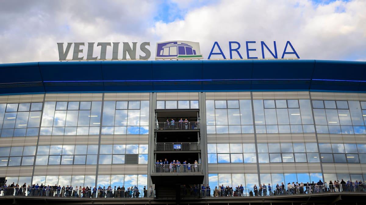 Tronditet futbolli gjerman, një person u gjet i pajetë në tualetet e “Veltins Arena”-s
