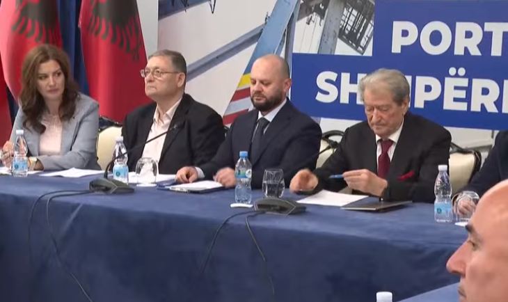 LIVE – Porti i Durrësit, apo Shqipëria han pa port? Nis tryeza e debatit e Partisë Demokratike  (VIDEO)