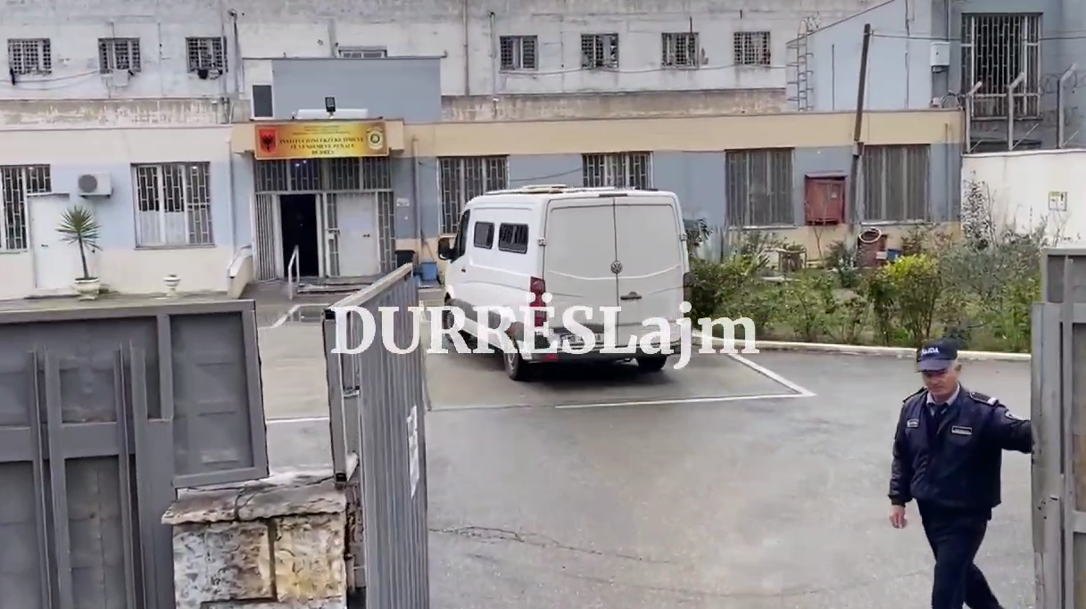 Tentoi të fusë drogë në burgun e Durrësit, zbulohen qeset e fshehura në trupin e një shtetasi që do takonte familjarin e tij
