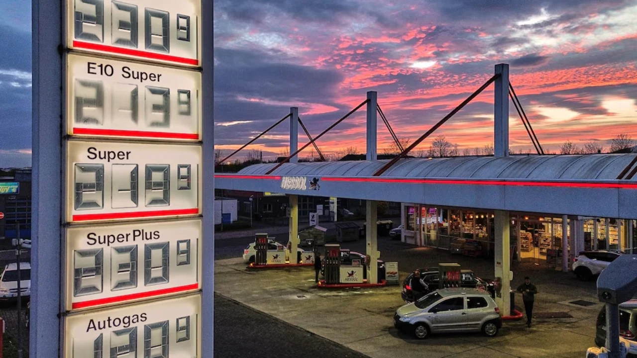 Kriza nga Lindja e Mesme, Gjermania ul taksat e karburantit për 2 muaj