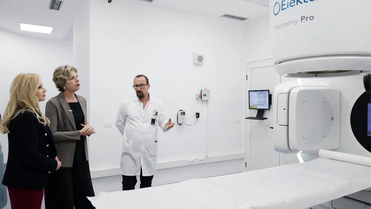Vihet në funksion Akseleratori i tretë në Spitalin Onkologjik, ministrja Sala: Po punojmë për brankiterapinë dhe Akseleratorin e katërt