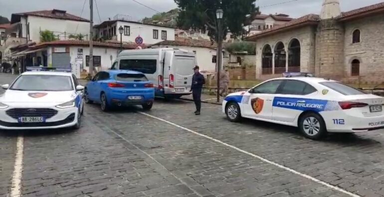 “Golf”-i përplas 60-vjeçarin, i plagosuri përfundon në spital