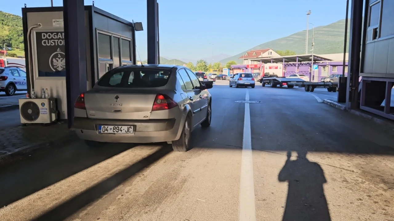 Shtohen lëvizjet në pikën kufitare të Morinës, qytetarët e Kosovës i drejtohen bregdetit shqiptar