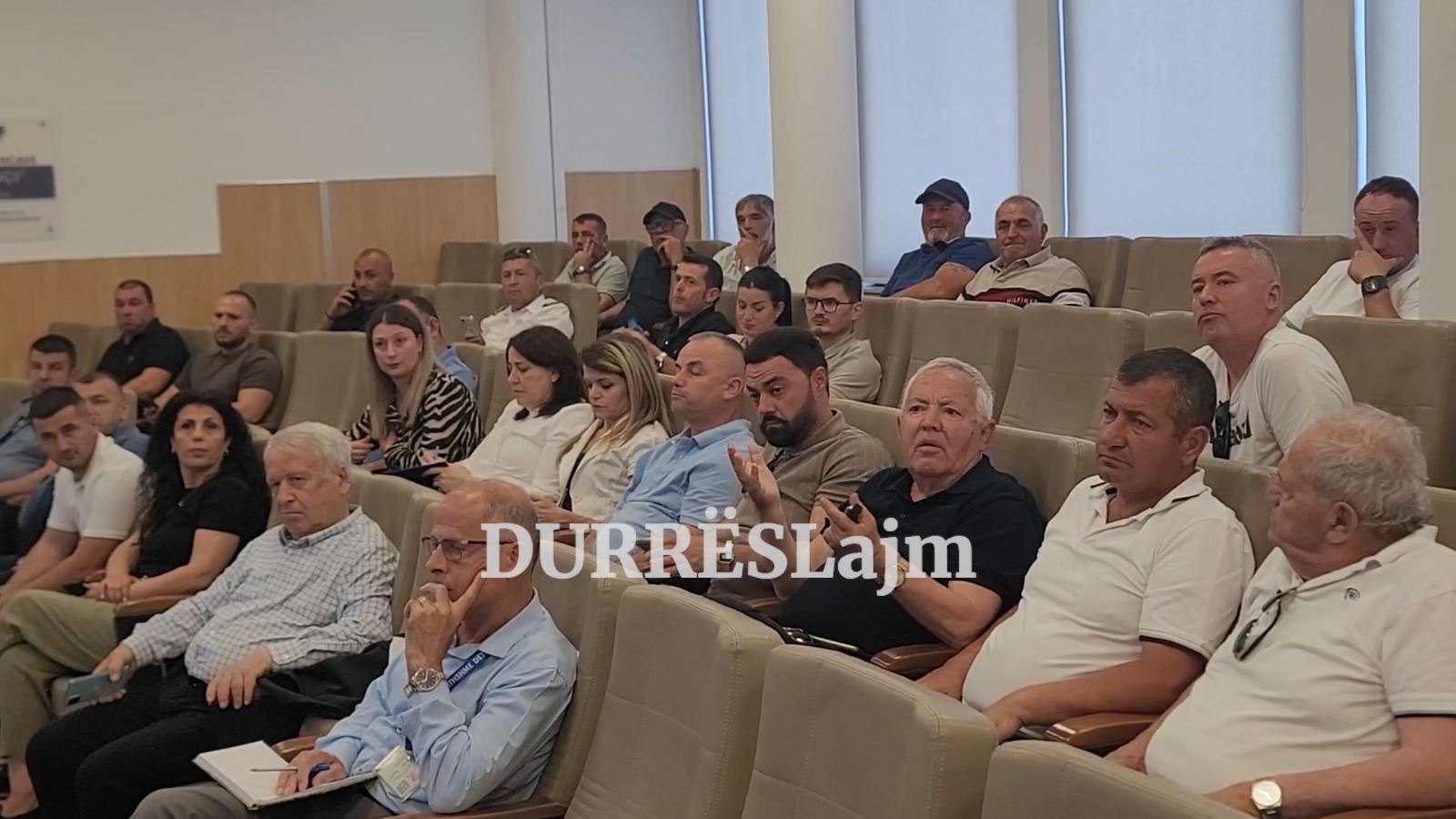Flota e peshkimit në Durrës kundër certifikatës së regjistrimit 5-vjeçare (VIDEO)