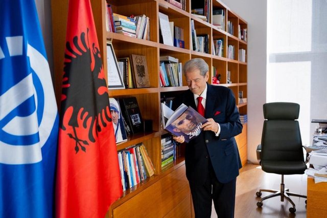 U konfirmua si kryetar i PD, Berisha: Demokratët dje mposhtën narko-mafian më të rrezikshme në Europë