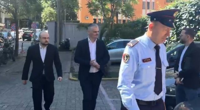 Gentian Gjyli dhe Erald Elezi paraqiten në GJKKO