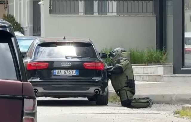 Rrethohet lagjja 18 në Korçë, policia kontrollon automjetin pas dyshimeve për eksploziv