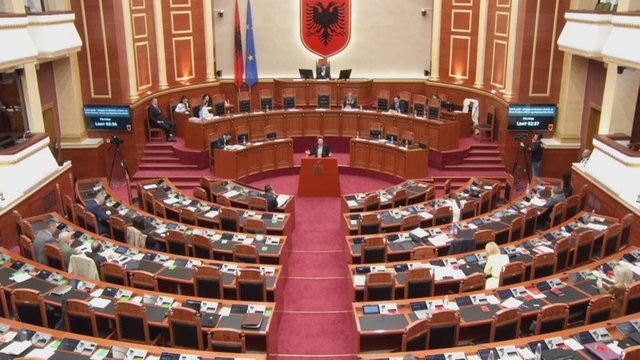 Depozitohet në Kuvend projektligji për mbrojtjen e fëmijëve dhe të rinjve nga propaganda gjinore