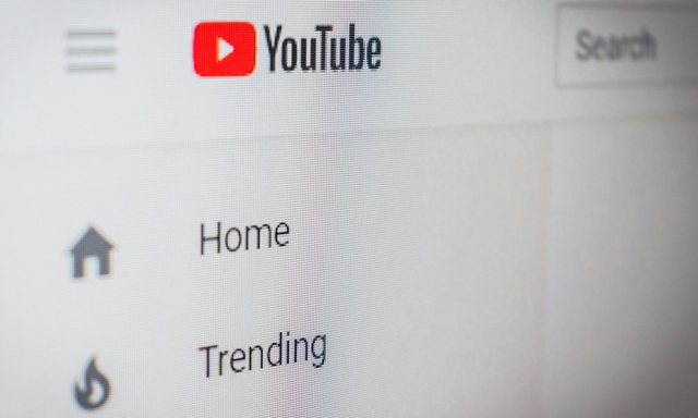 Google vendos kufij për videot me AI në YouTube: Përmbajtja artificiale do të etiketohet qartë