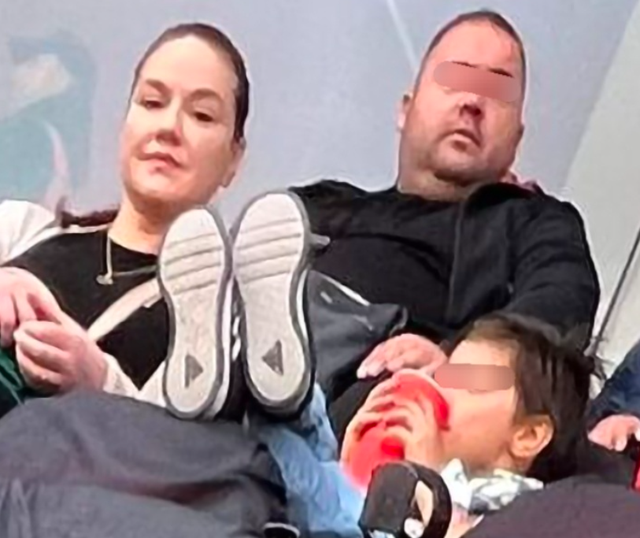 Ajola Xoxa në tribunën VIP të duelit Elbasani-Egnatia (FOTOT)