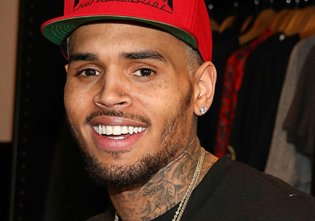Të shtëna me armë pranë rezidencës së Chris Brown, një person përfundon në pranga