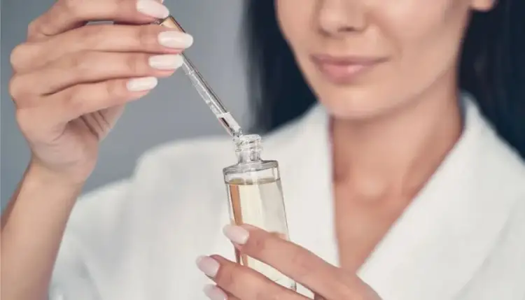 Shkenca që qëndron pas serumeve të vitaminës C: A funksionojnë ato vërtet?
