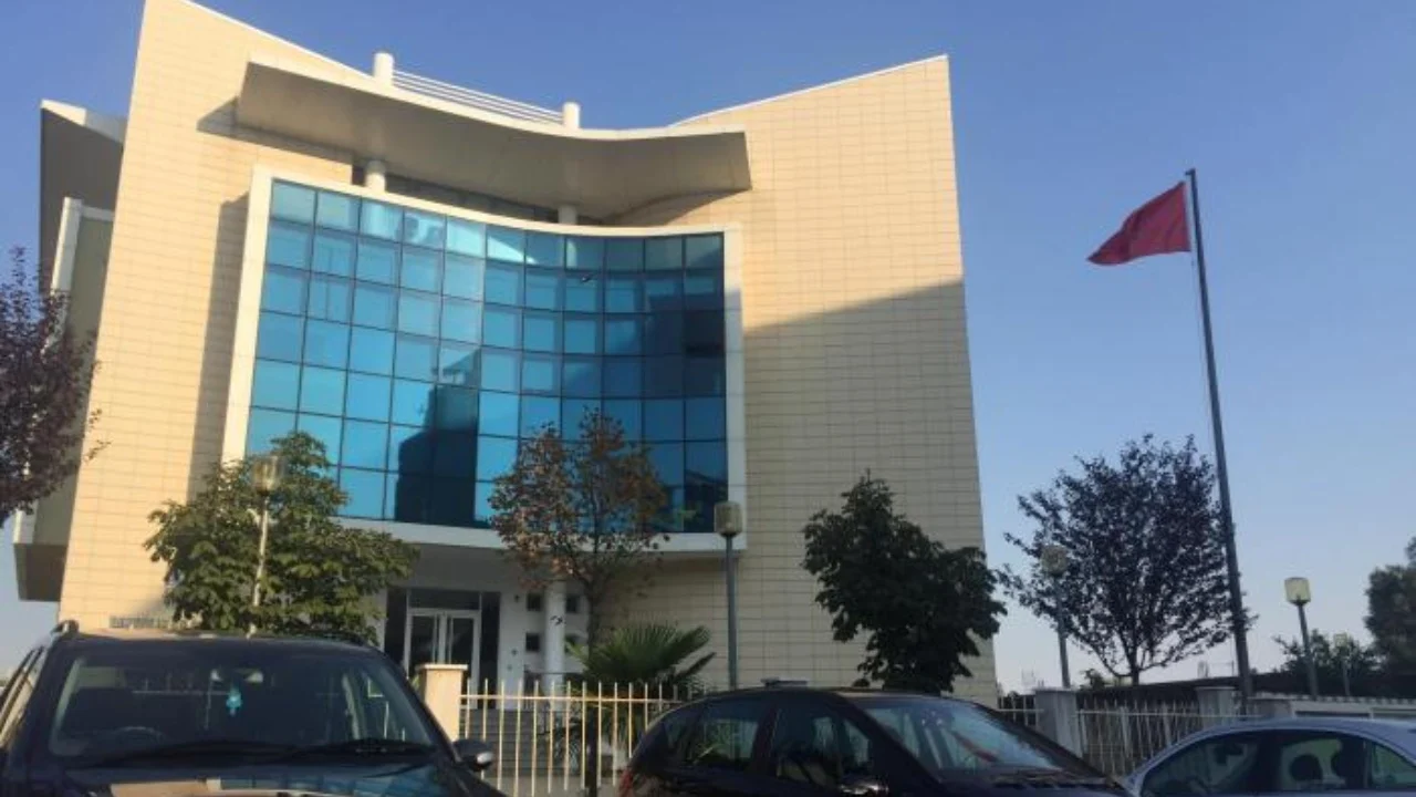 Kryen transaksione dhe veprime bankare fiktive me vlerë 500 mijë euro, Prokuroria e Shkodrës dërgon në gjyq 4 persona