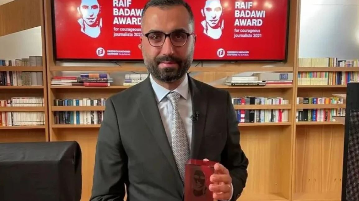 U arrestua për postimet kundër presidentit Erdogan, Gjykata liron gazetarin e “Deutsche Welle”!