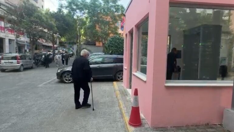 Djali i tij i zhdukur prej 4 vitesh, babai i Ervis Martinajt shkon në GJKKO