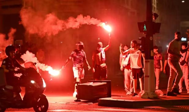 Një 17-vjeçar u godit me thikë, ndërsa tjetri u përplas me makinë! Shkon në dy numri i viktimave nga festimet pas Champions League, rreth 560 arrestime