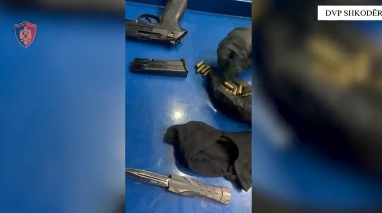 Tentoi t’i largohet me vrap policisë/ Me armë me vete në qytet, arrestohet 19-vjeçari, e pëson edhe shoku i tij