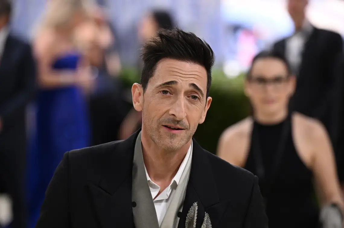 Adrien Brody rrëfen jetën në izolim në New York: Kaloj gjashtë ditë në vetmi për t’u përqendruar te roli im