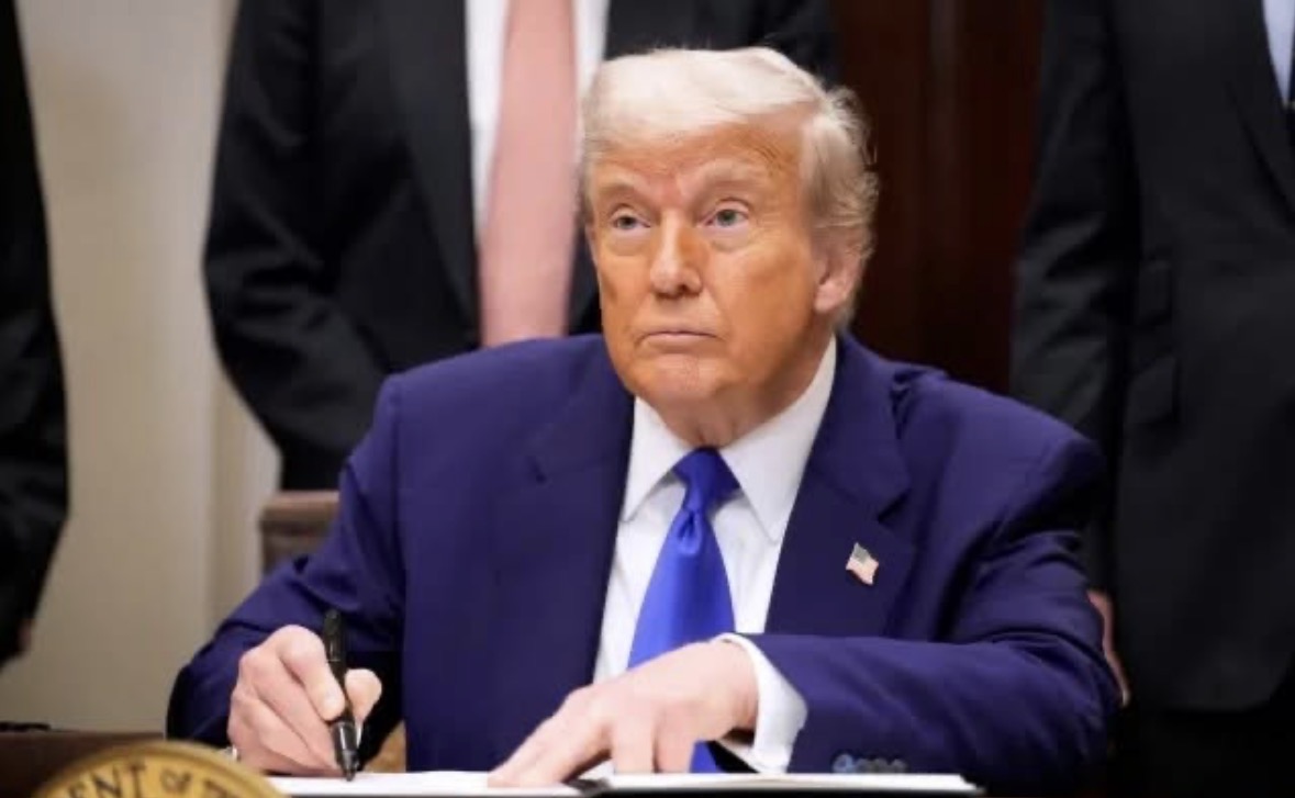“BE nuk iu përmbajt marrëveshjes”, Trump rrit në 25% tarifat për makinat dhe kamionët evropianë