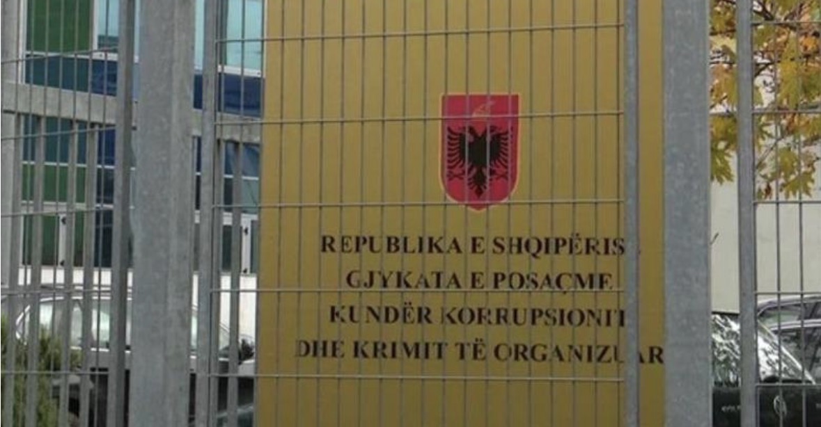 Avokatja Erida Lazimi dënohet me 8 muaj burg, i konvertohet në 16 muaj shërbim prove! Akuzohej në dosjen “Toyota Yarris”