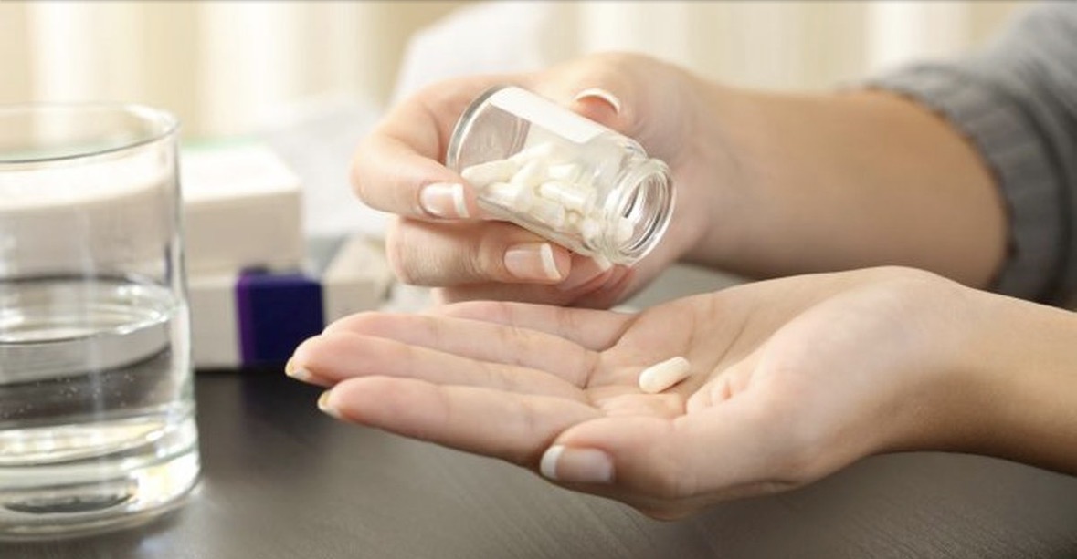 Ekspertët: Të rinjtë përdorin paracetamol pa masë 