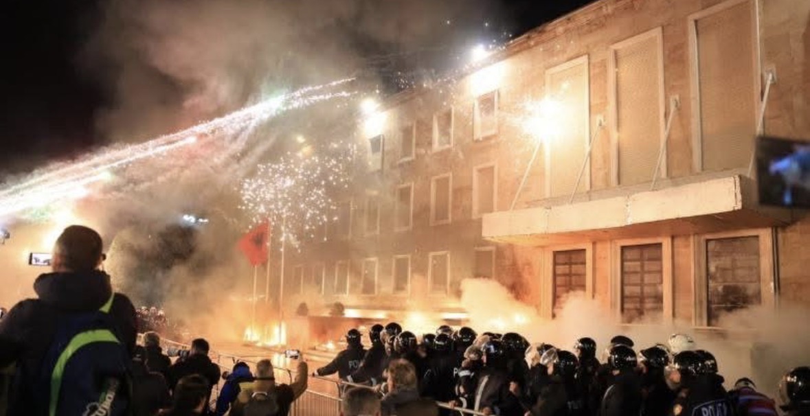 Gati për të nisur protesta e Opozitës, 1500 forca policie në shesh