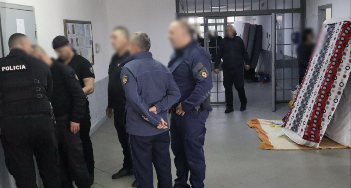 Aksion blic në IEVP Fier, Vlorë dhe Peqin! Drejtoria e Burgjeve jep detaje, zbulon se çfarë u sekuestrua nëpër qeli
