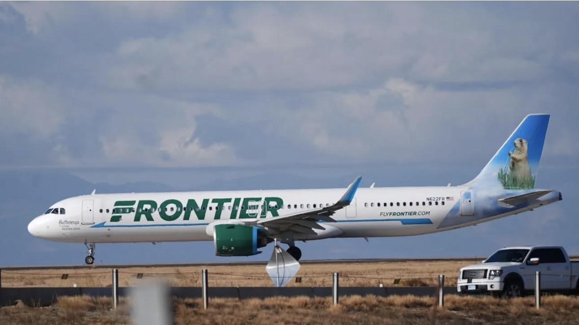 E rëndë në aeroportin e Denverit, aeroplani godet një person në pistë! Humb jetën