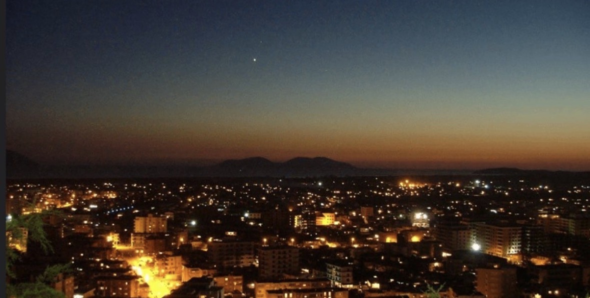 Rikthehet ‘makthi’, Vlora sërish pa ujë të pijshëm, shkak një avari e rëndë në tubacionin, UKV: Janë stakuar të gjitha stacionet e ujësjellësit 